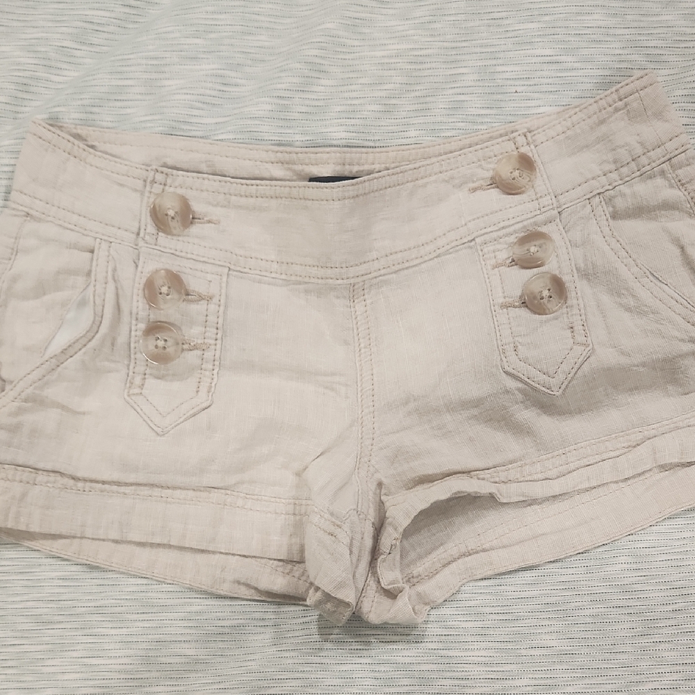 Women's Cream Button-Accent Shorts
